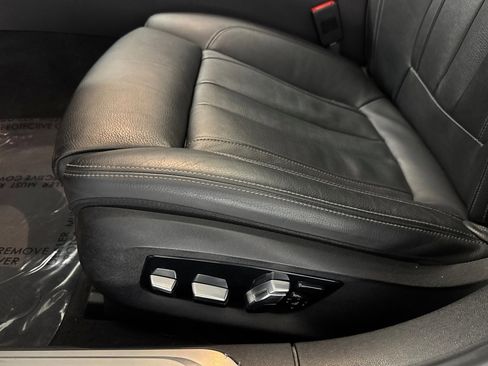 Used 2021 BMW 740i image 15