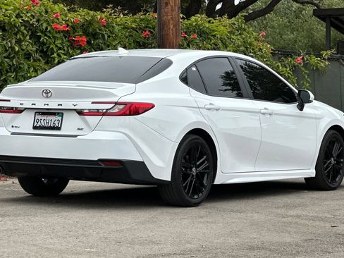 Used 2025 Toyota Camry SE FWD image 4
