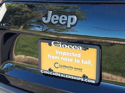 Used 2022 Jeep Cherokee Trailhawk w/ Comfort/Convenience Group AWD/4WD image 32