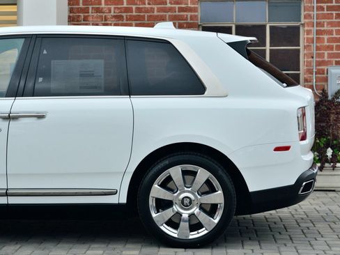 Certified 2023 Rolls-Royce Cullinan w/ Technology Package AWD/4WD image 30