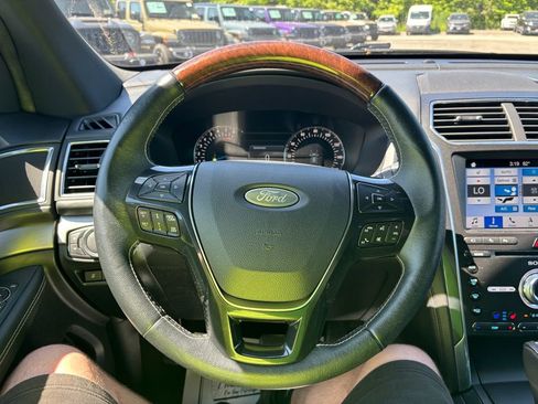Used 2018 Ford Explorer Platinum AWD/4WD image 15