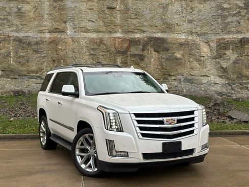 Used 2016 Cadillac Escalade Luxury image 2