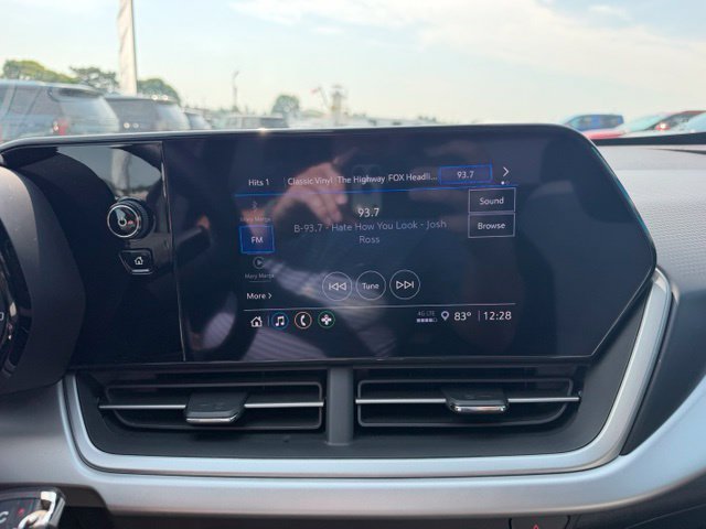 Certified 2024 Chevrolet Trax RS w/ Sunroof Package FWD image 17