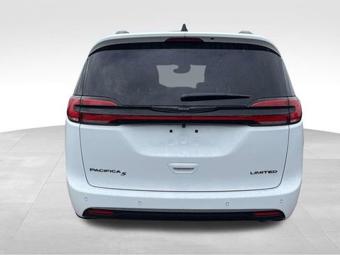 New 2026 Chrysler Pacifica Limited image 6