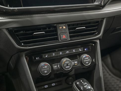 Used 2022 Volkswagen Taos SEL w/ Panoramic Sunroof Package image 25