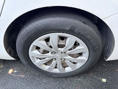 Used 2021 Hyundai Accent SE FWD image 10