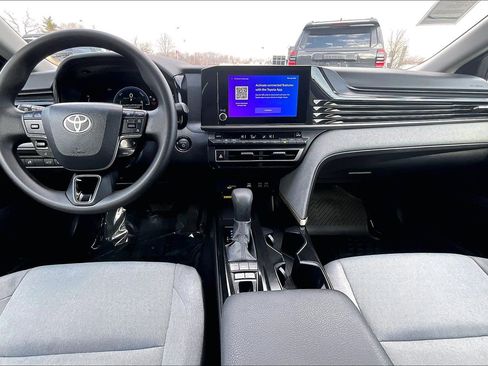 Used 2025 Toyota Camry LE w/ Convenience Package image 14