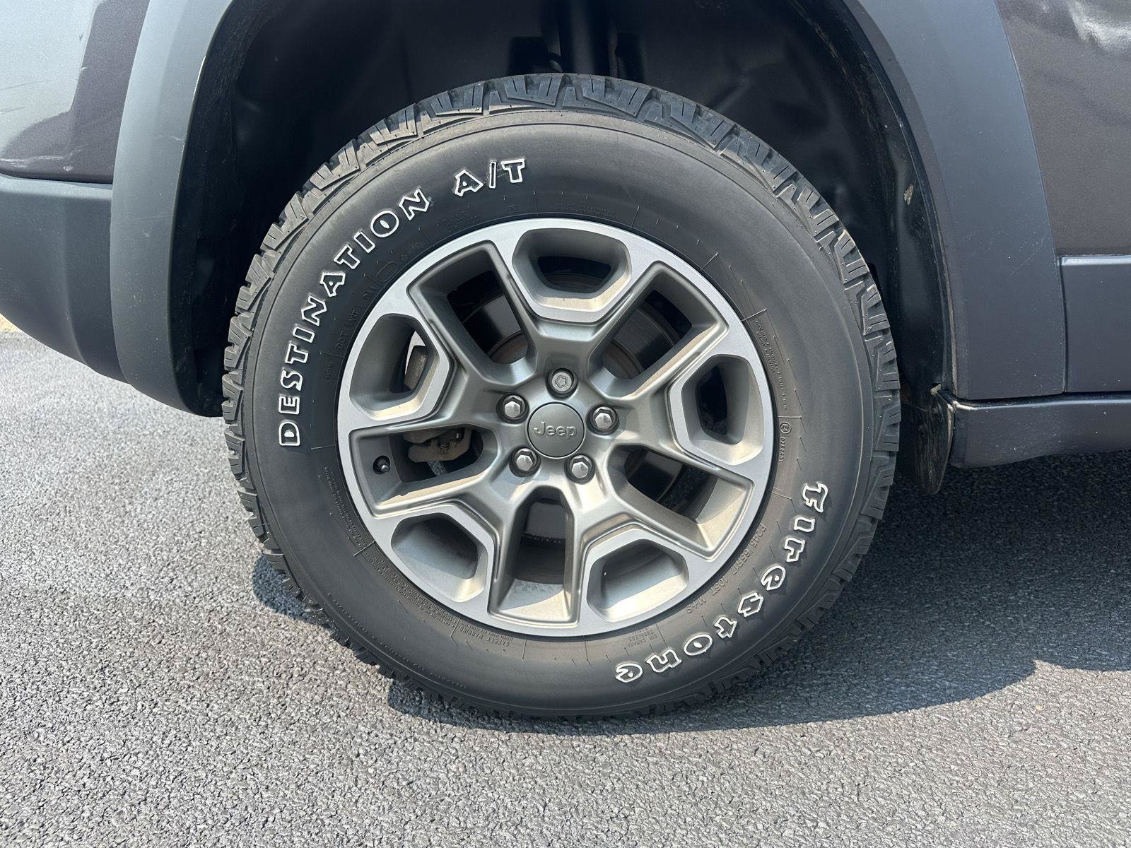 Used 2022 Jeep Cherokee Trailhawk AWD/4WD image 15