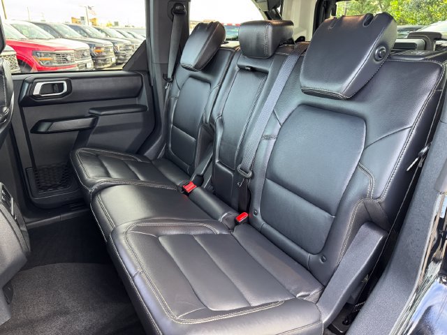 Used 2025 Ford Bronco Badlands AWD/4WD image 16