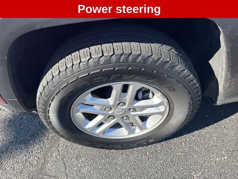 Used 2023 Jeep Grand Cherokee Laredo image 10