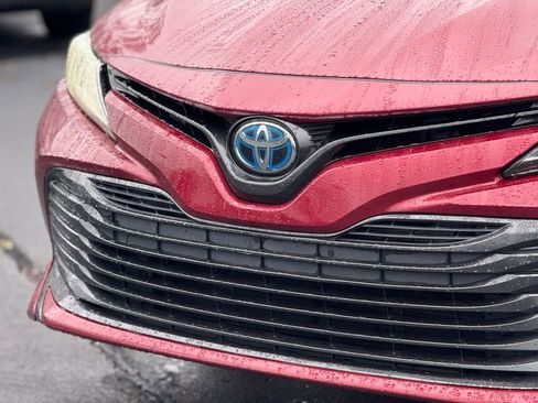 Used 2020 Toyota Camry LE image 10