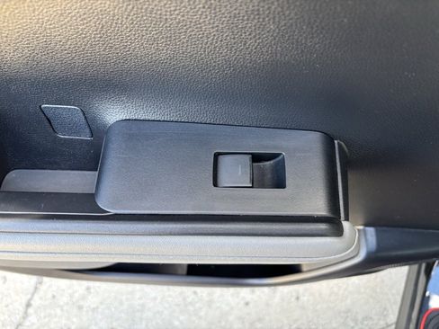 Used 2022 Toyota Highlander XLE image 25