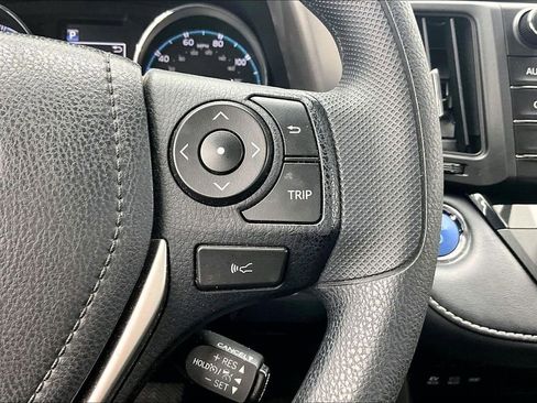Used 2018 Toyota RAV4 LE image 19