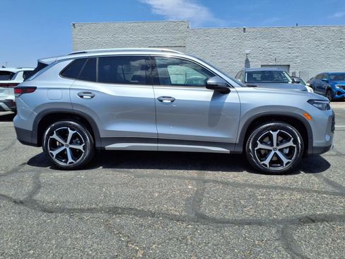 New 2025 Volkswagen Tiguan SE image 8