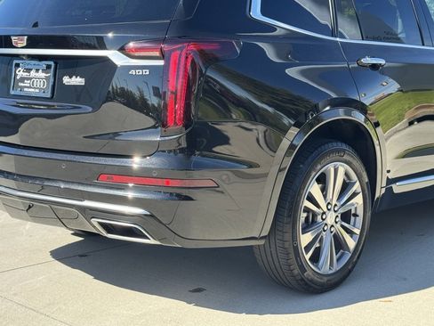 Used 2025 Cadillac XT6 Premium Luxury image 16