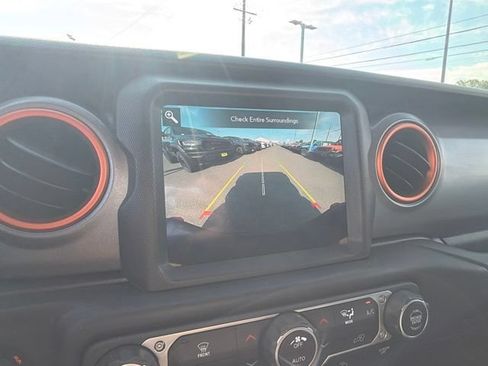 Used 2021 Jeep Gladiator Mojave AWD/4WD image 36
