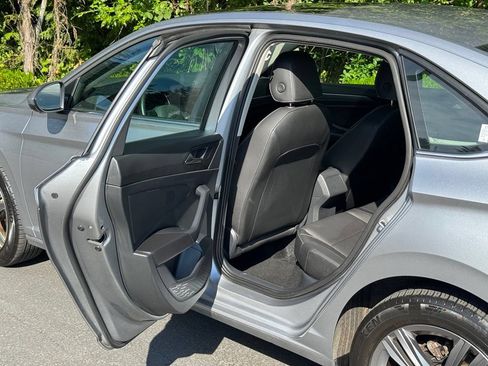 Used 2024 Volkswagen Jetta SE FWD image 12