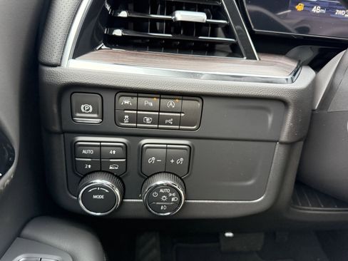 New 2025 Chevrolet Suburban Premier image 24