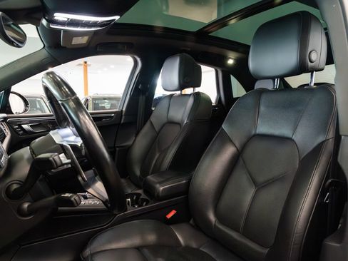 Used 2018 Porsche Macan AWD/4WD image 18