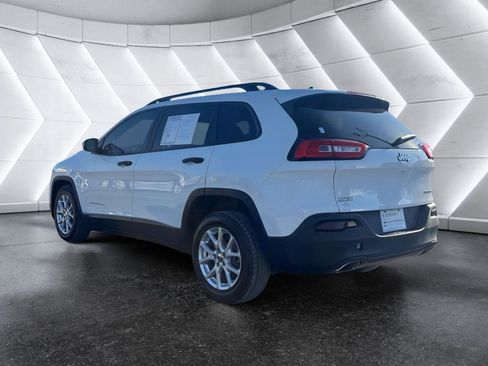 Used 2016 Jeep Cherokee Sport image 5