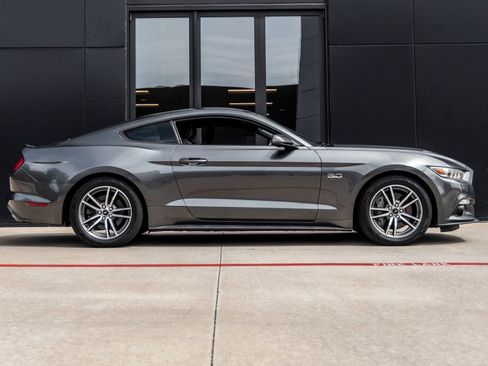 Used 2016 Ford Mustang GT RWD image 10