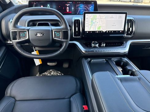 New 2026 Ford Expedition Platinum image 5