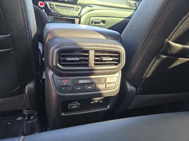 Used 2025 Honda Ridgeline Black Edition image 34