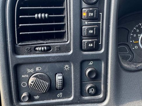 Used 2004 Chevrolet Avalanche Z71 w/ Preferred Equipment Group image 12