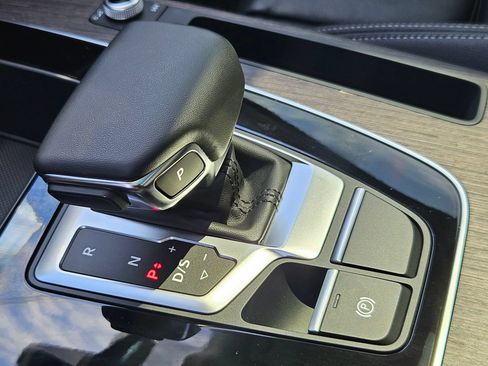 Used 2024 Audi Q5 e Premium Plus AWD/4WD image 17