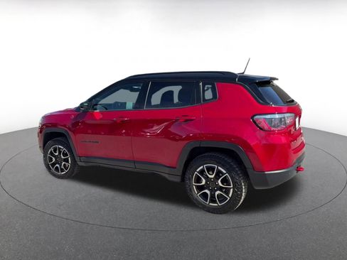 Used 2025 Jeep Compass Trailhawk AWD/4WD image 10