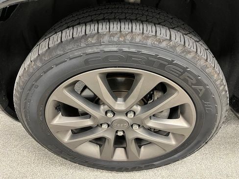 Used 2017 Jeep Grand Cherokee Limited 75th Anniversary AWD/4WD image 15