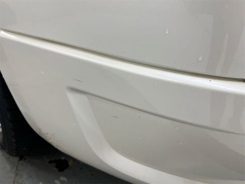 Used 2011 GMC Acadia Denali image 31