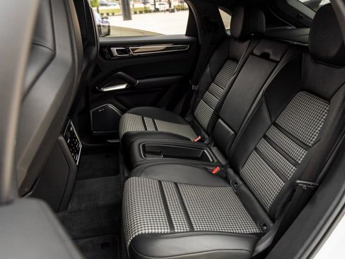 Certified 2020 Porsche Cayenne Turbo image 33