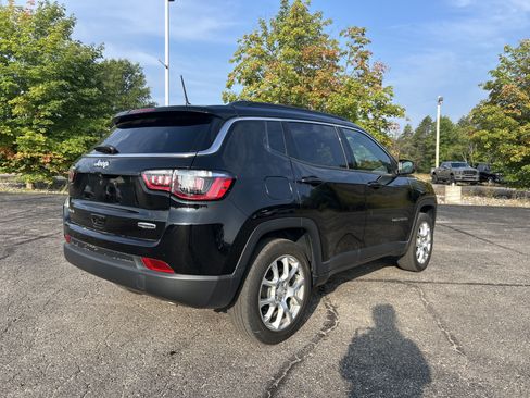 Used 2023 Jeep Compass Latitude AWD/4WD image 4