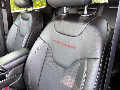 Used 2024 Jeep Compass Trailhawk image 14