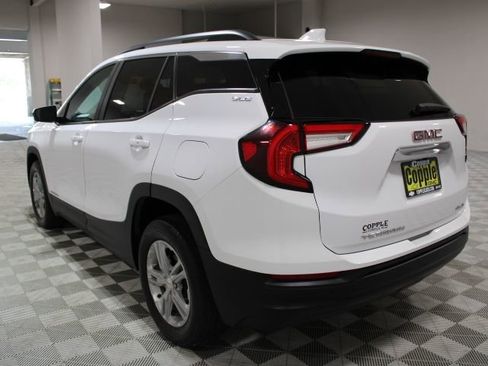 Used 2022 GMC Terrain SLE w/ Driver Convenience Package image 8