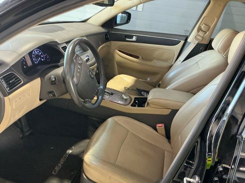 Used 2013 Hyundai Genesis 3.8 w/ Premium Pkg RWD image 12