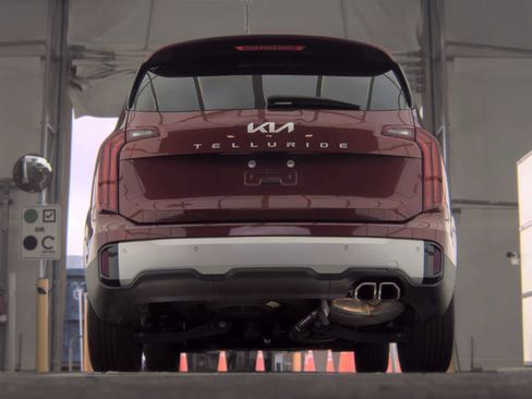 Used 2024 Kia Telluride S w/ S Sunroof Package FWD image 12