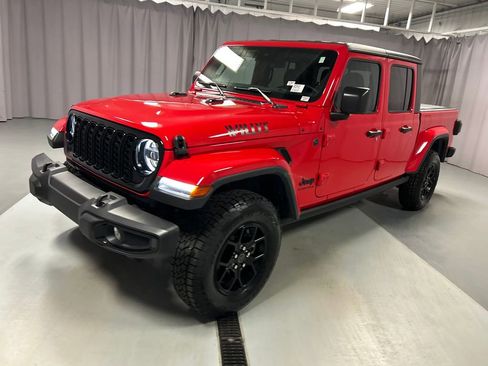 Used 2024 Jeep Gladiator Willys image 3