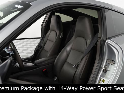 Used 2017 Porsche 911 Carrera RWD image 4