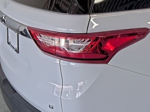 Used 2021 Chevrolet Traverse LT FWD image 15