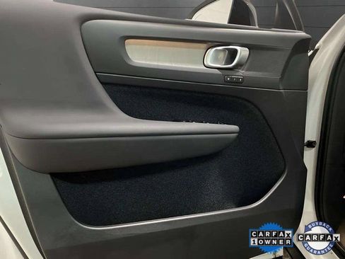 Used 2025 Volvo XC40 B5 Plus image 15