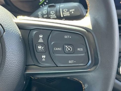 Used 2024 Jeep Wrangler Unlimited AWD/4WD image 17