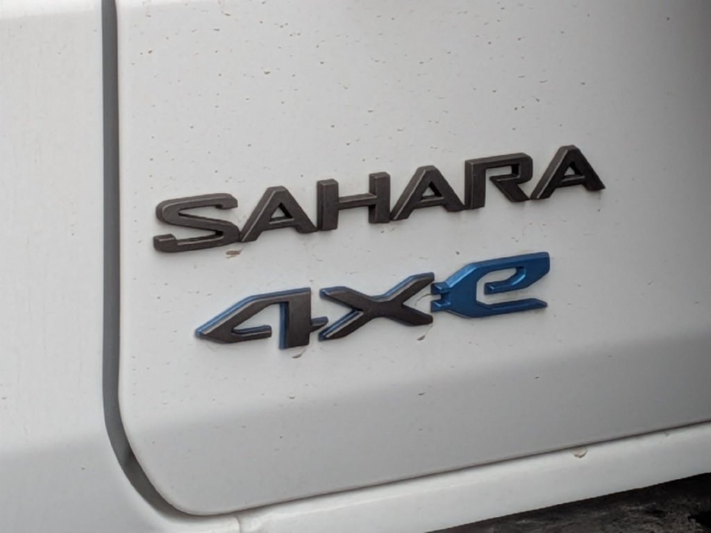 Used 2025 Jeep Wrangler Unlimited Sahara AWD/4WD image 23