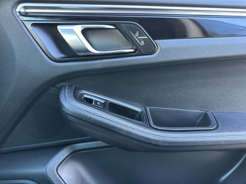 Used 2024 Porsche Macan image 20