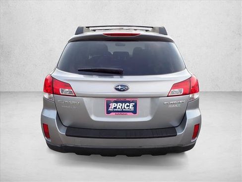 Used 2010 Subaru Outback 2.5i Limited w/ Popular Equipment Group 3B AWD/4WD image 3