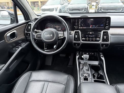 Used 2022 Kia Sorento EX w/ Panoramic Sunroof Package image 23