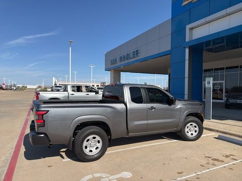 Used 2024 Nissan Frontier S image 2