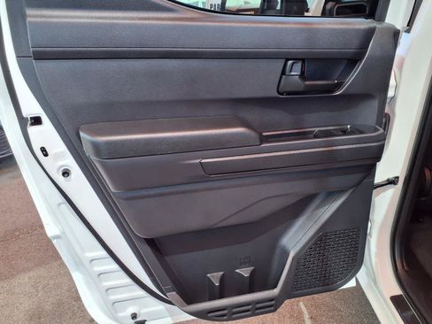 Used 2025 Toyota Tacoma SR5 AWD/4WD image 10