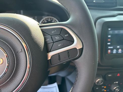 Used 2019 Jeep Renegade Latitude image 20